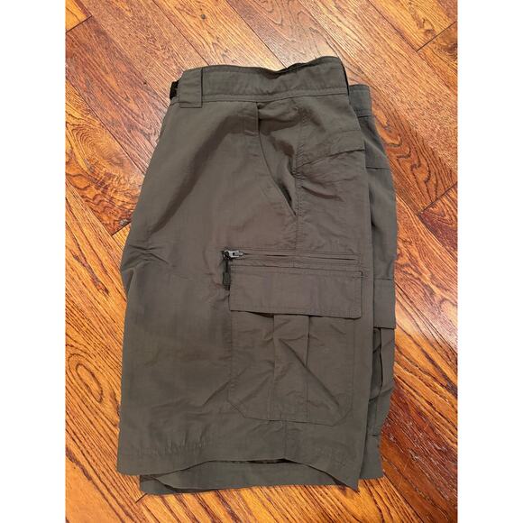 Ascend Men's 38 Gray Cargo Shorts w/ Belt and Carabiner Bass Pro Shop - Picture 3 of 10